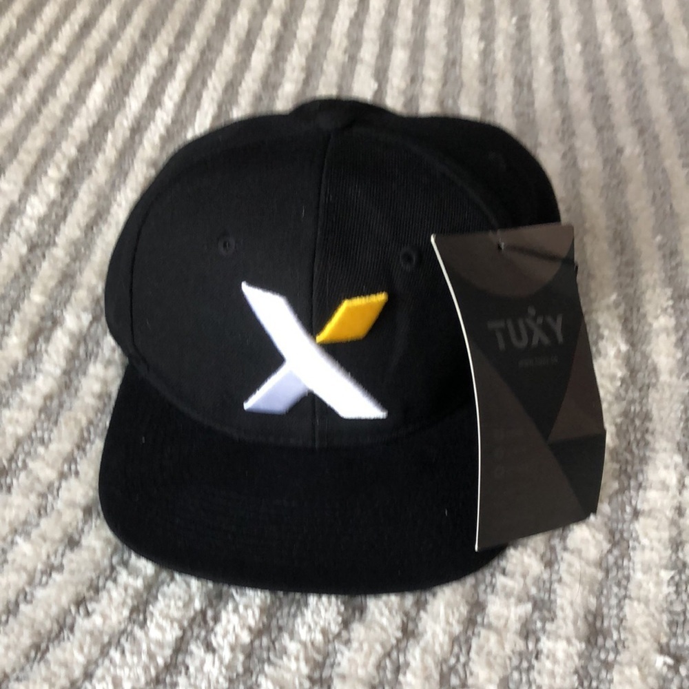 TUXY ICON HAT 20% Wool Comfort And Style Both Indoors And Outdoors TUXY enblem. - Picture 10 of 14